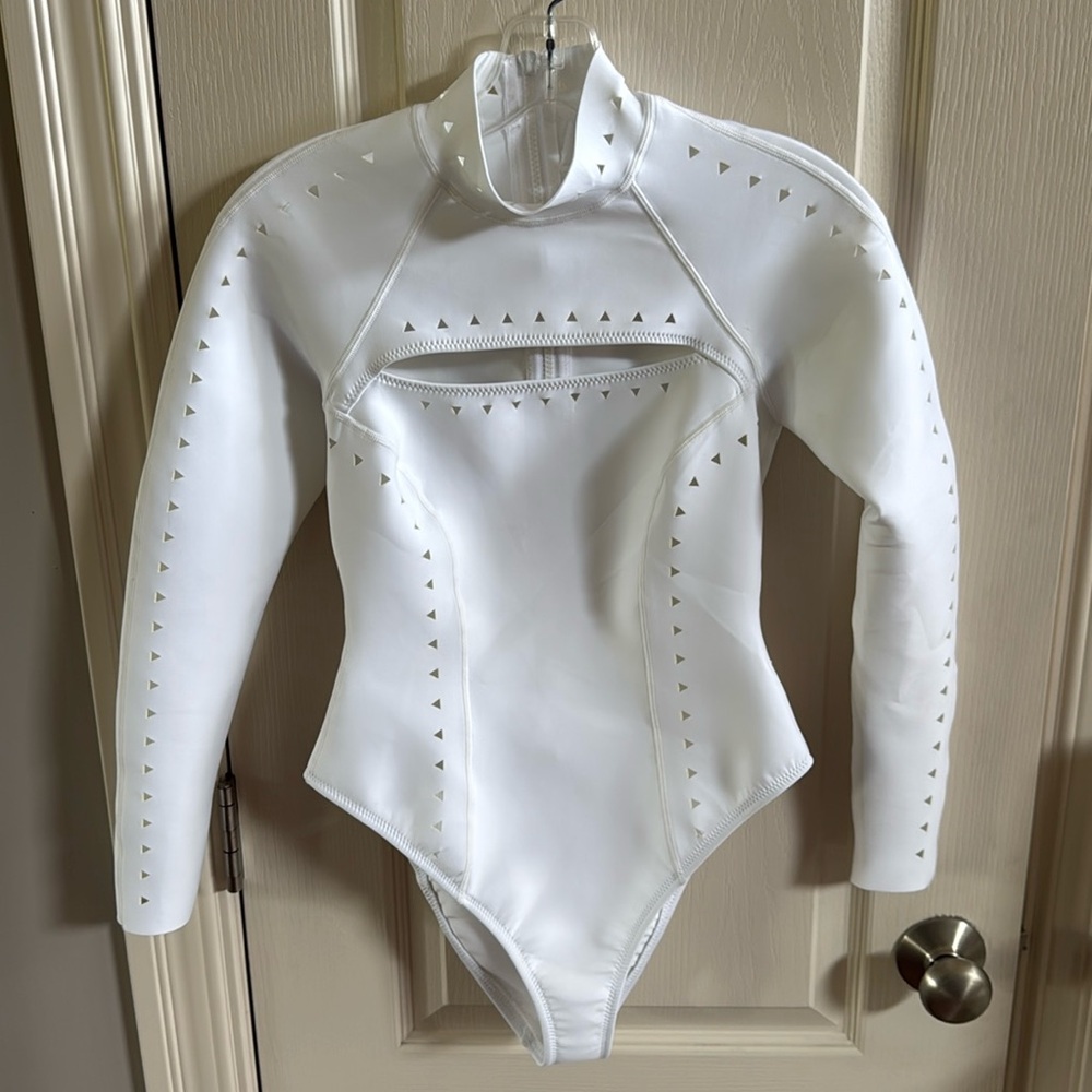GIGI C White Laurel Surfsuit Medium